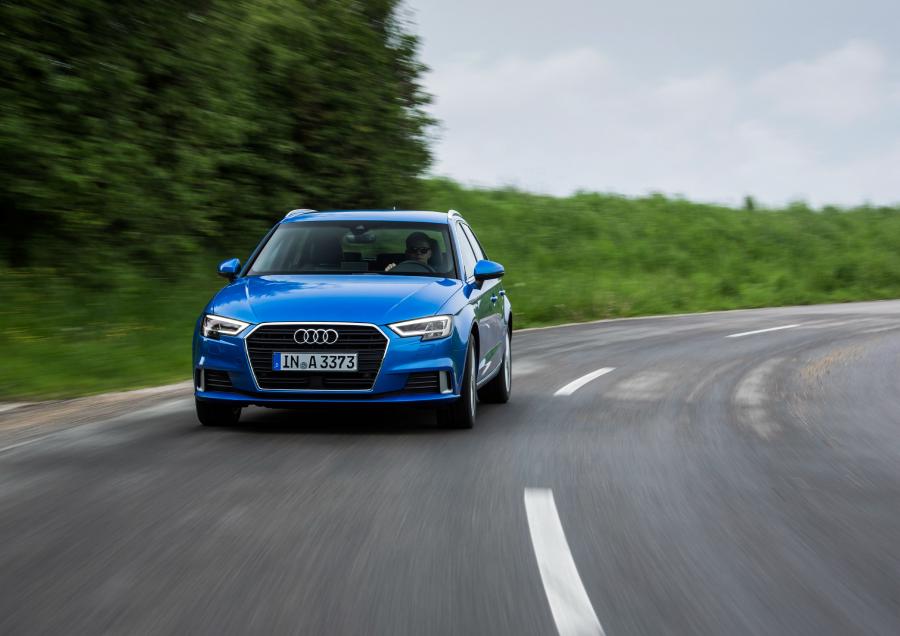  Audi A3 Sportback 2.0 TDI (8V) 2016 года  (WW) (фото 14 из 22)